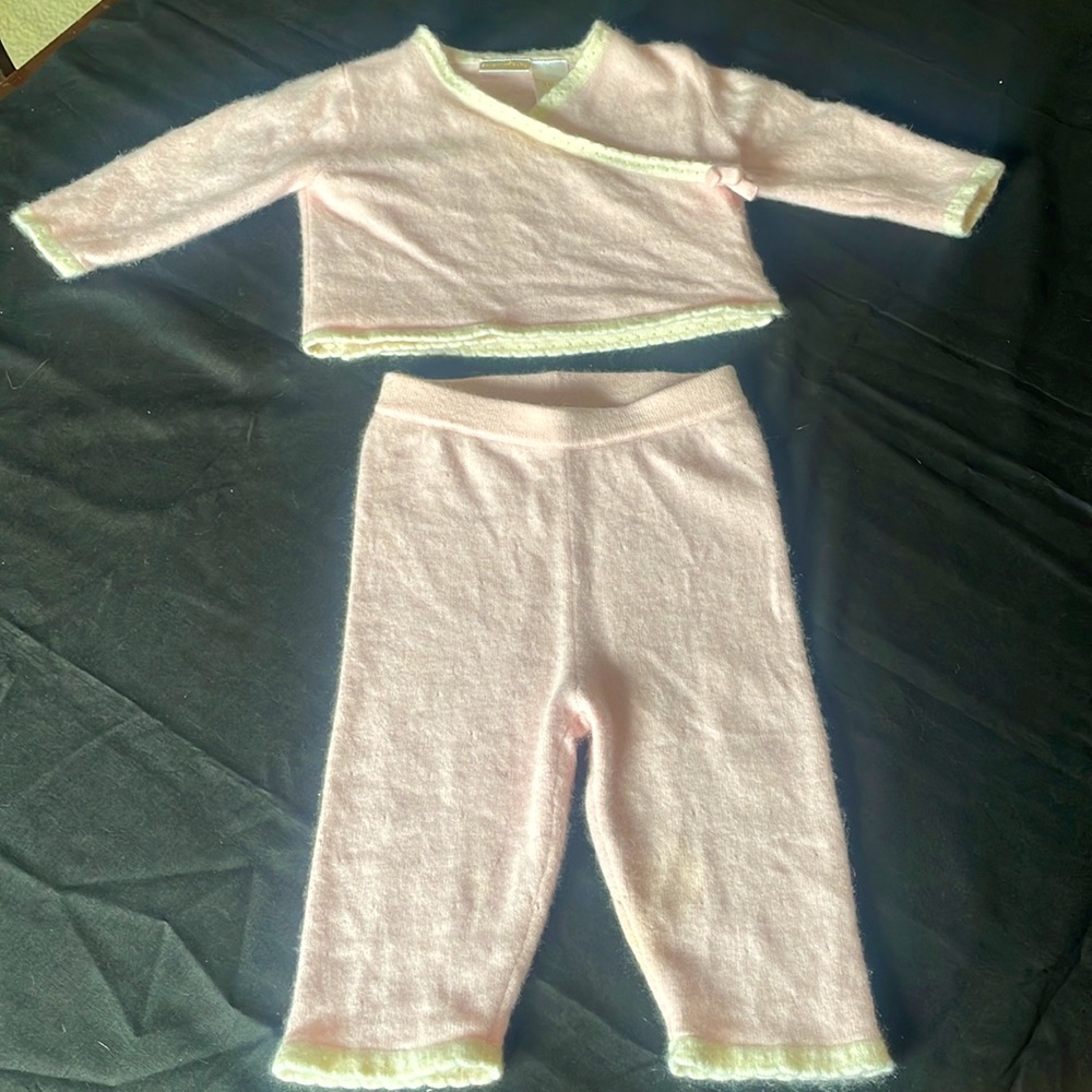 Cashmere girls top and bottom set 9 Mo